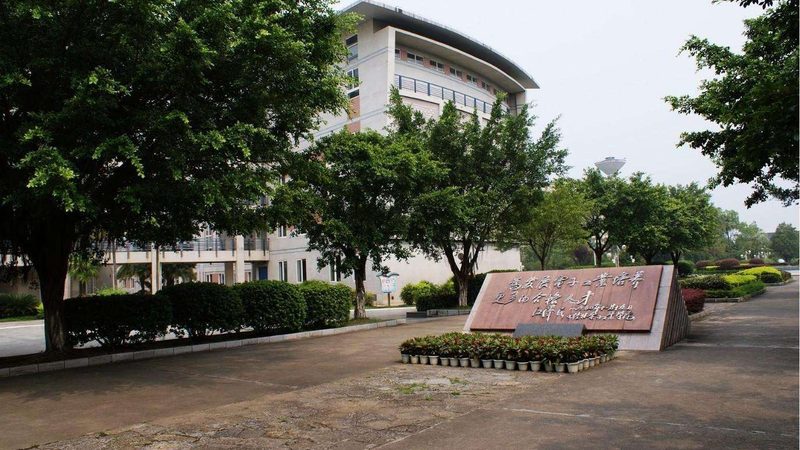 贴片电阻封装尺寸揭秘：尺寸对照表背后的技术秘密